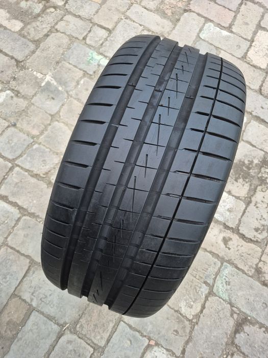 O bucată 255/35 R20 vară - una Firestone Vredestein