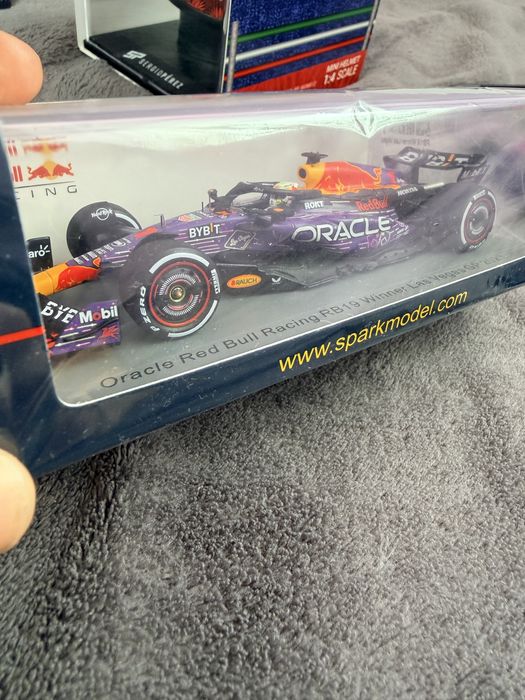 Red bull rb19 Las Vegas gp World champion Max Verstappen 1:43 Spark F1