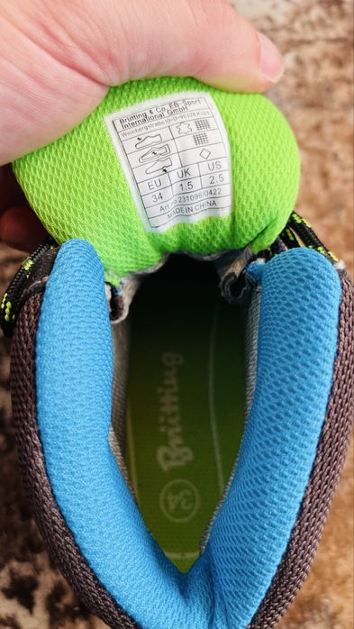 Чисто нови топли обувки