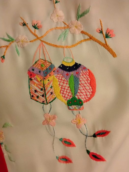 Халат естествена коприна с бродерия