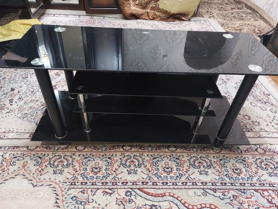 Продам тумбу под телевизор