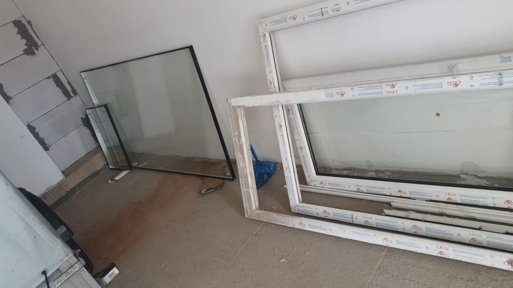 Пластиковые окно дверь балконные .