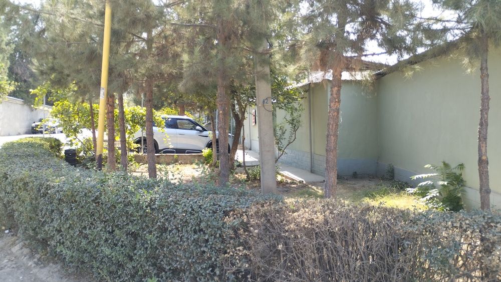 Срочно!!! Продается земля, участок под застройку. Дом торцевой