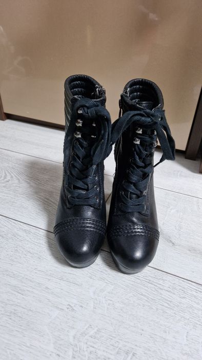 Botine de piele naturală DKNYO