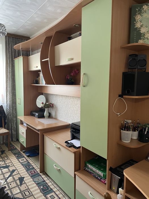 Продам стенку, со столом и комодом,состояние хорошее