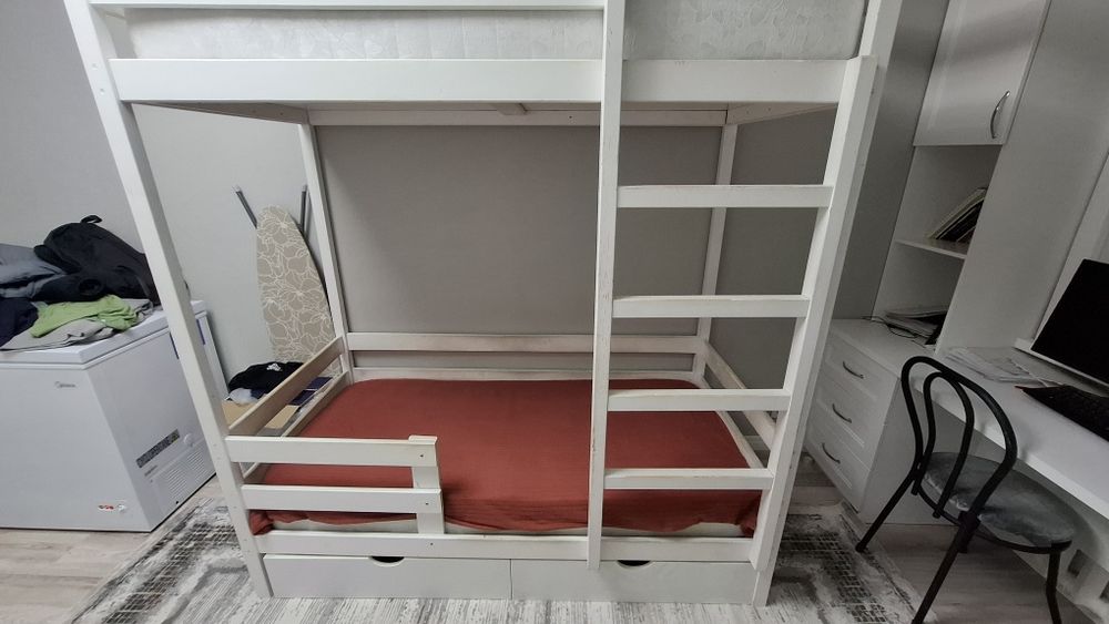 Двухъярусная кровать