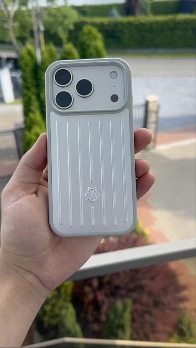 Husa iPhone 17 pro RIMOWA