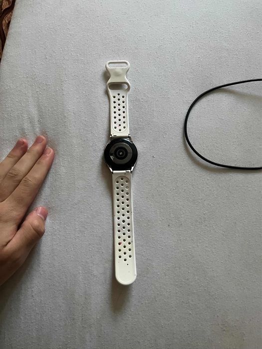 Samsung Galaxy Watch 4 - Перфектен