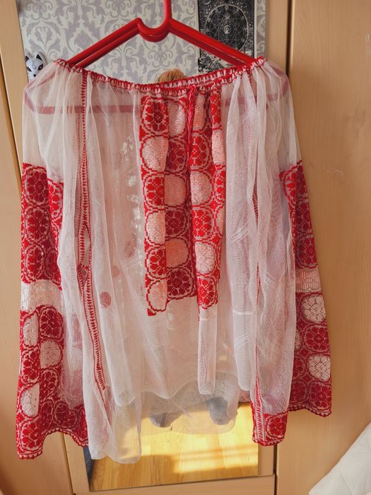 Bluza ie veche de peste 80 ani