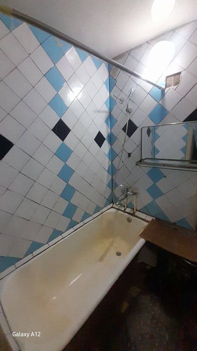 Продажа чиланзар 23 двух комнатная.  Балкон 2*6