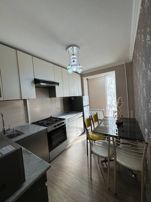 Срочно срочно задаётся квартира 2 комнатная 2 етаж адрес Вагзал 400у.е