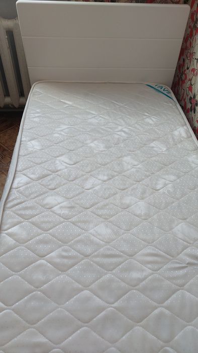 Односпальная кровать