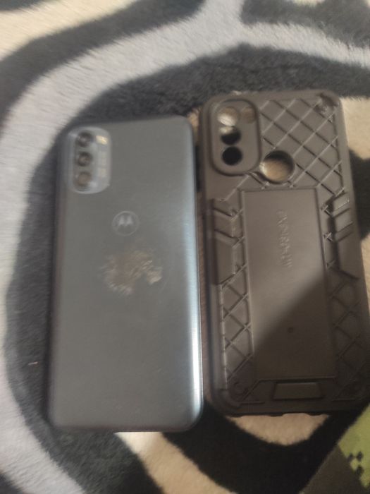 Dau telefoane la schimb