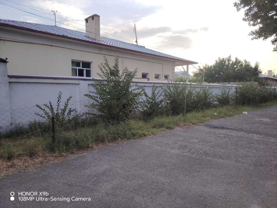 Namunali 5 xonadan iborat 6 sotixli kottej srochno sotiladi