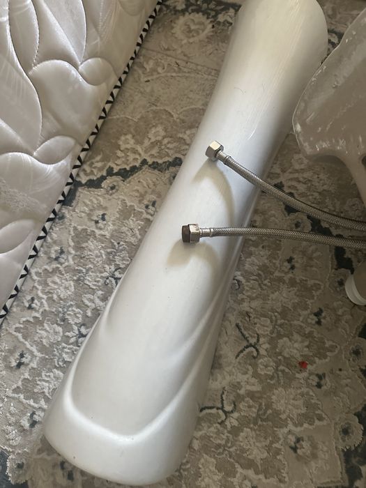 Раковина новая со смесителем