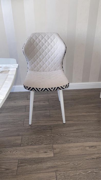 Продам 4 стула