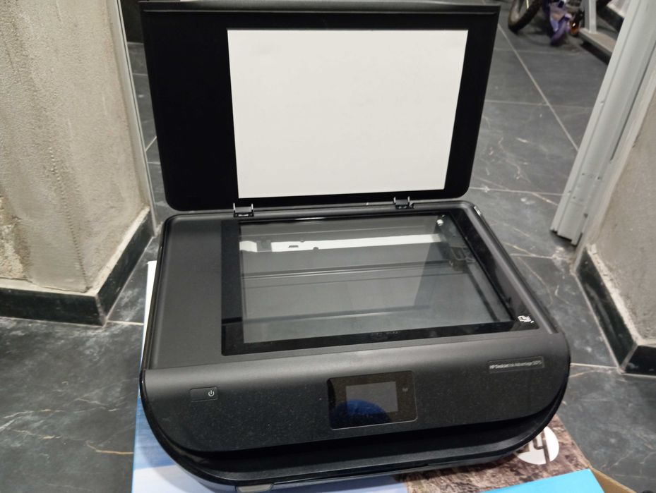 Принтер  цветен   работещ