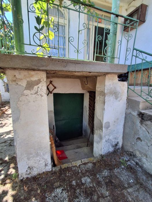 Продавам къща в с.Правище