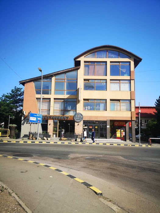 Vand centru comercial