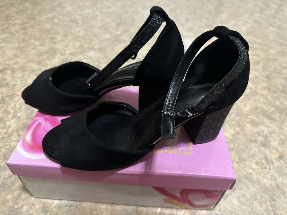 Продам босоножки