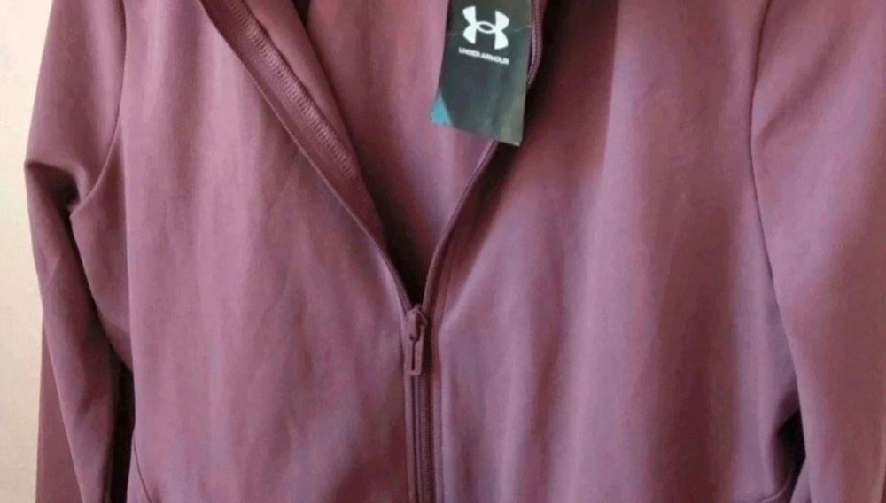 Bluza Under Armour Noua cu etichetă