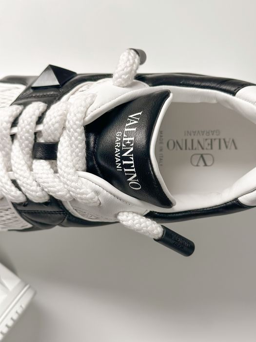 Valentino Garavani One Stud XL White Black