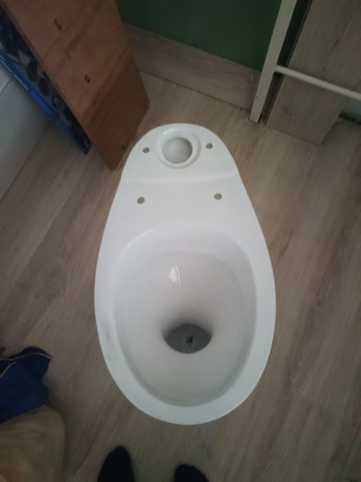 Унитаз новый продам