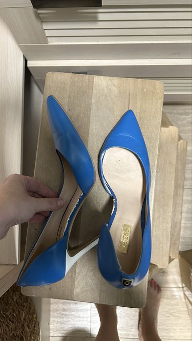 Туфли Guess на каблуке
