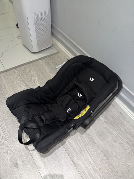 Продам новое автокресло Joie