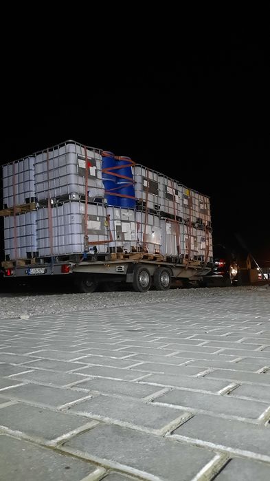 Bidoane, bazine, IBC, container, rezervoare curate de 1000 litrii