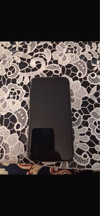 Vand iphone 11 putin spart pe ecran 80  la suta baterie