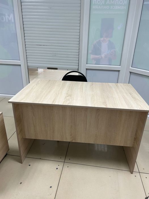 Продается офисный стол