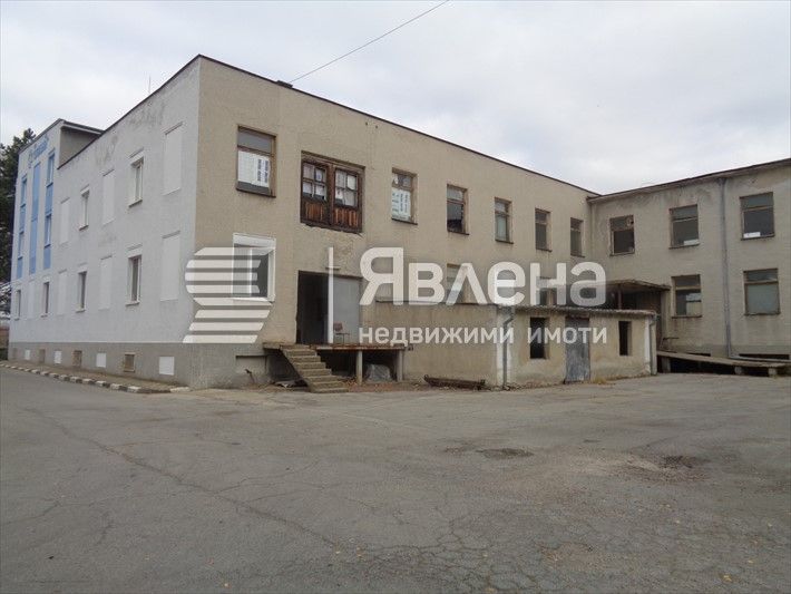 Продава се Склад в Ямбол, Зорница - 5204 кв.м за 167 €/кв.м - Снимка #1