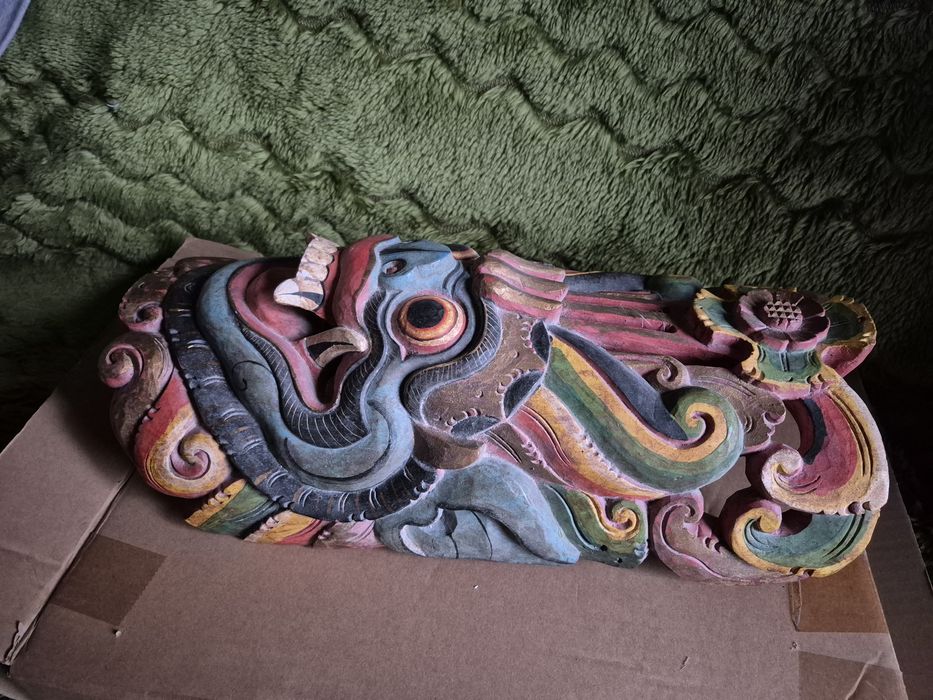 Vând o masca lemn,scluptate pictate manual ,made Indonezia

- fabricat