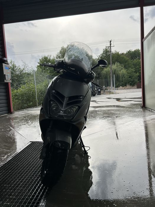 Scuter aprilia leonardo