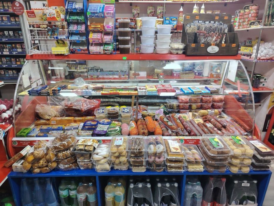 Vetrina xaladelnik sotiladi