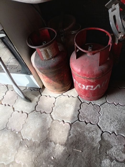 Пустые газ болоны.