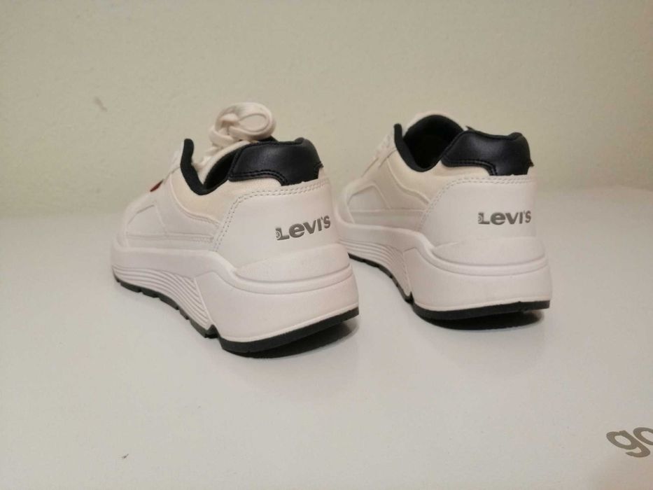 Маратонки Levi's