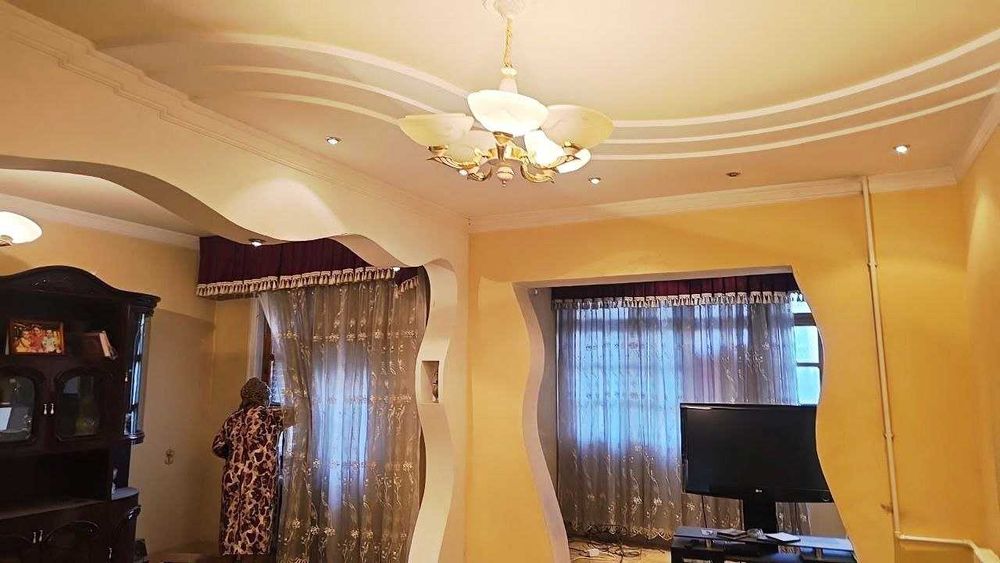 Продам 4х комнатную удвоенный зал массив Кизил Шарк