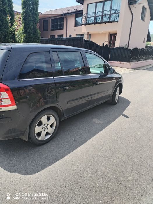 Vând Opel Zafira B din 2011
