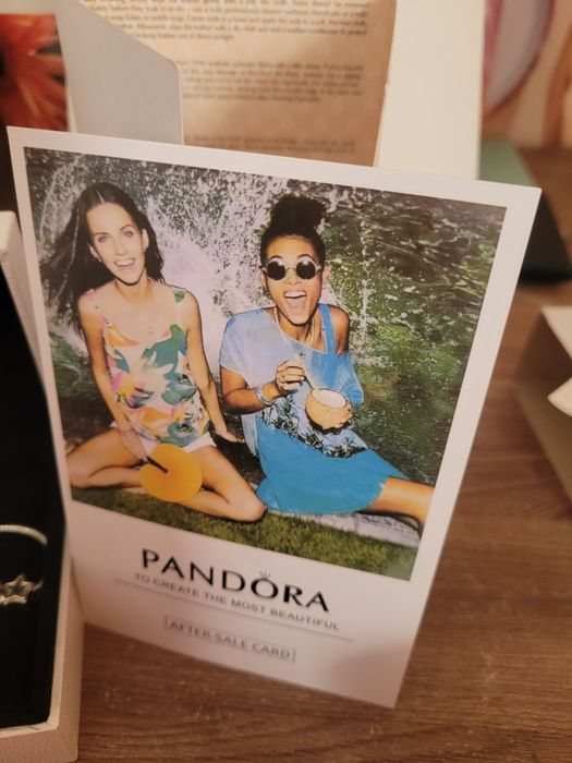 Пандора... Титан.. Қараймайды.. Өте әдемі