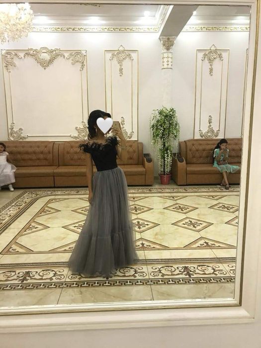 Платье вечерние с перями