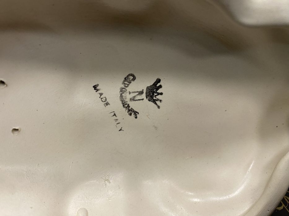 Стара италианска фигура от порцелан каподимонте