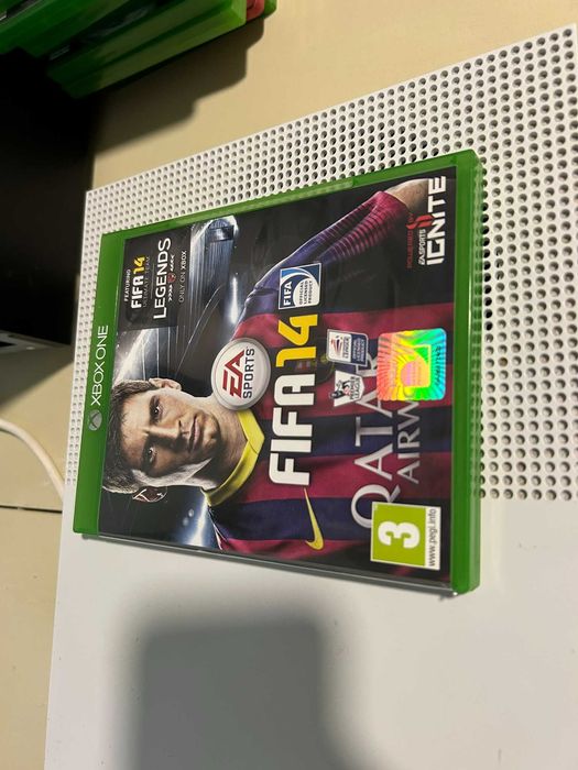 XBox One 500гб, 1 джойстик и игри