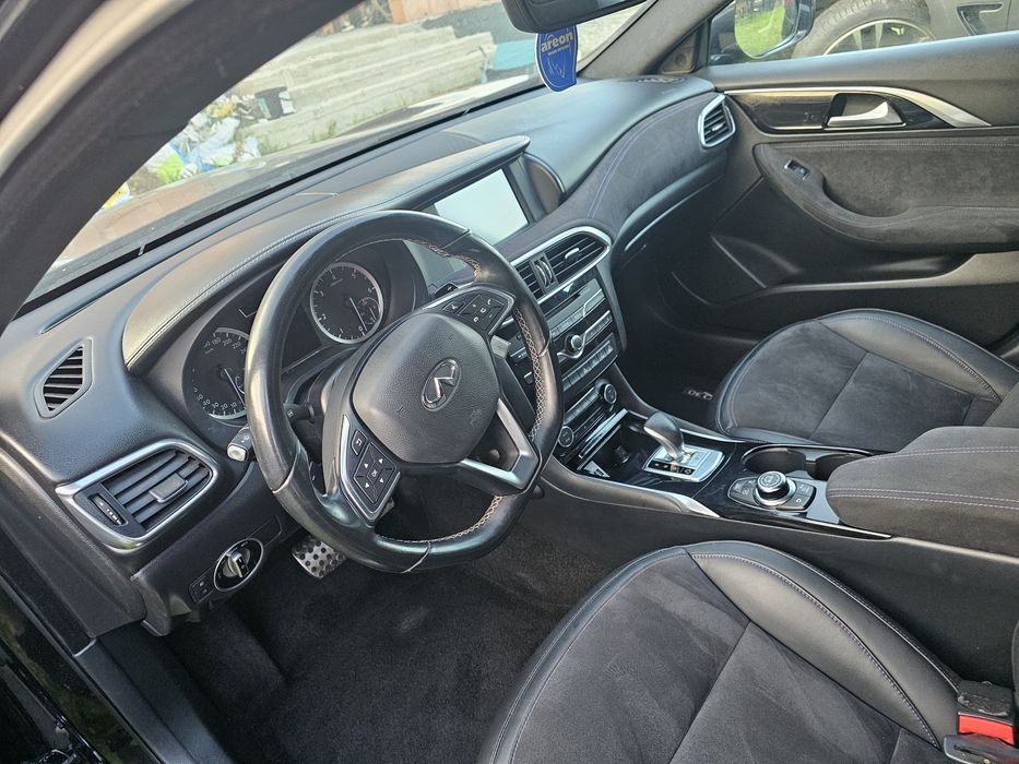 Infiniti q30s,an 2016
