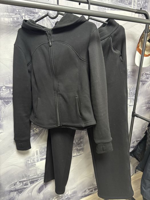 Продам спортивный костюм