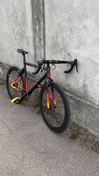Santafixie Raval Black Sunset mărimea 55 cm – Ghidon dropbar, manete SRAM, Ynot Straps inclus