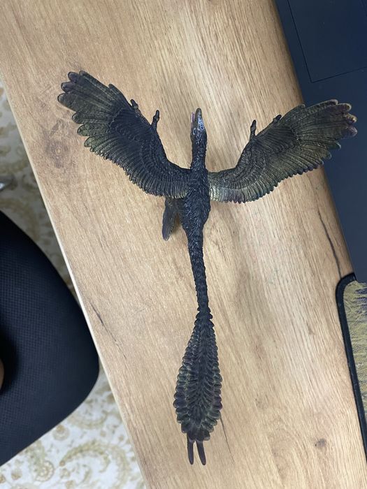 Фигурка микрораптора