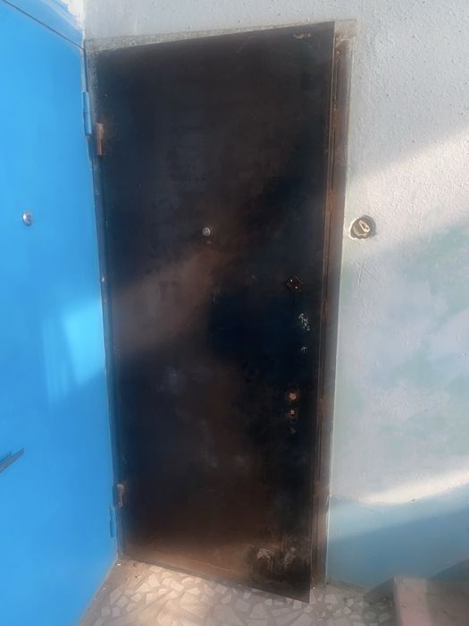 Продам Советскую, железную входную дверь, не дорого