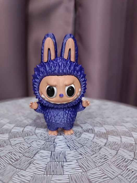 Малко пластмасово Labubu